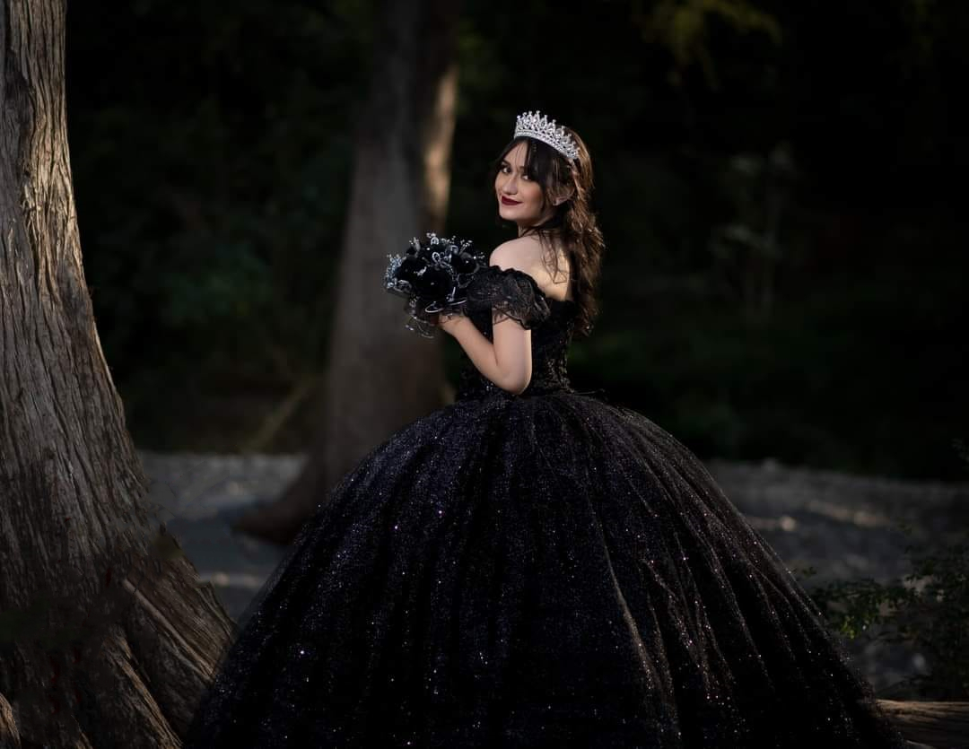 Vintage Black Quinceanera Dresses Off The Shoulder Sparkly Sequins Tulle Ball Gown Prom Party Sweet 15 Dress Sweetheart Corset Plus Size Vestido De No