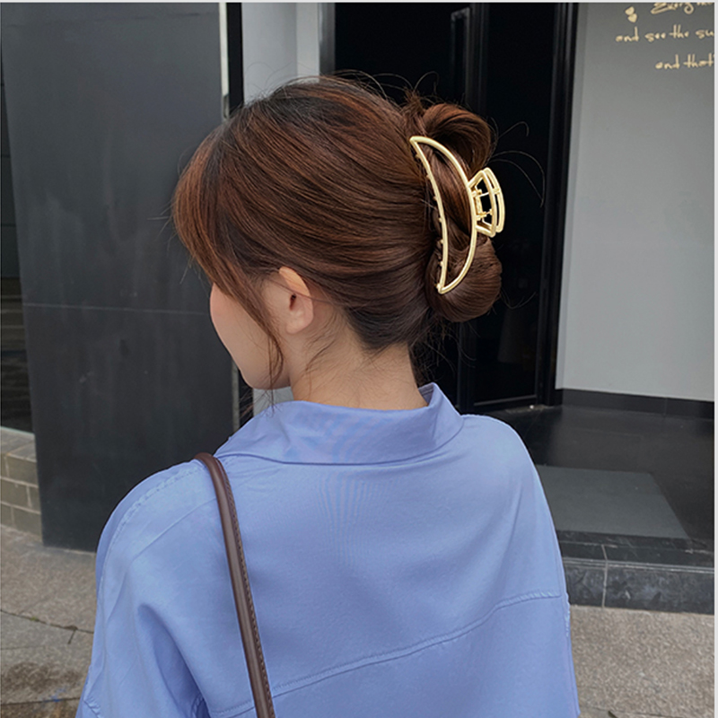 Woman Large Geometric Golden Metal Hair Claw Clip Clamps Hairpins Simple Hair Clips Barrettes Hairgrip Girls Hair Accessories