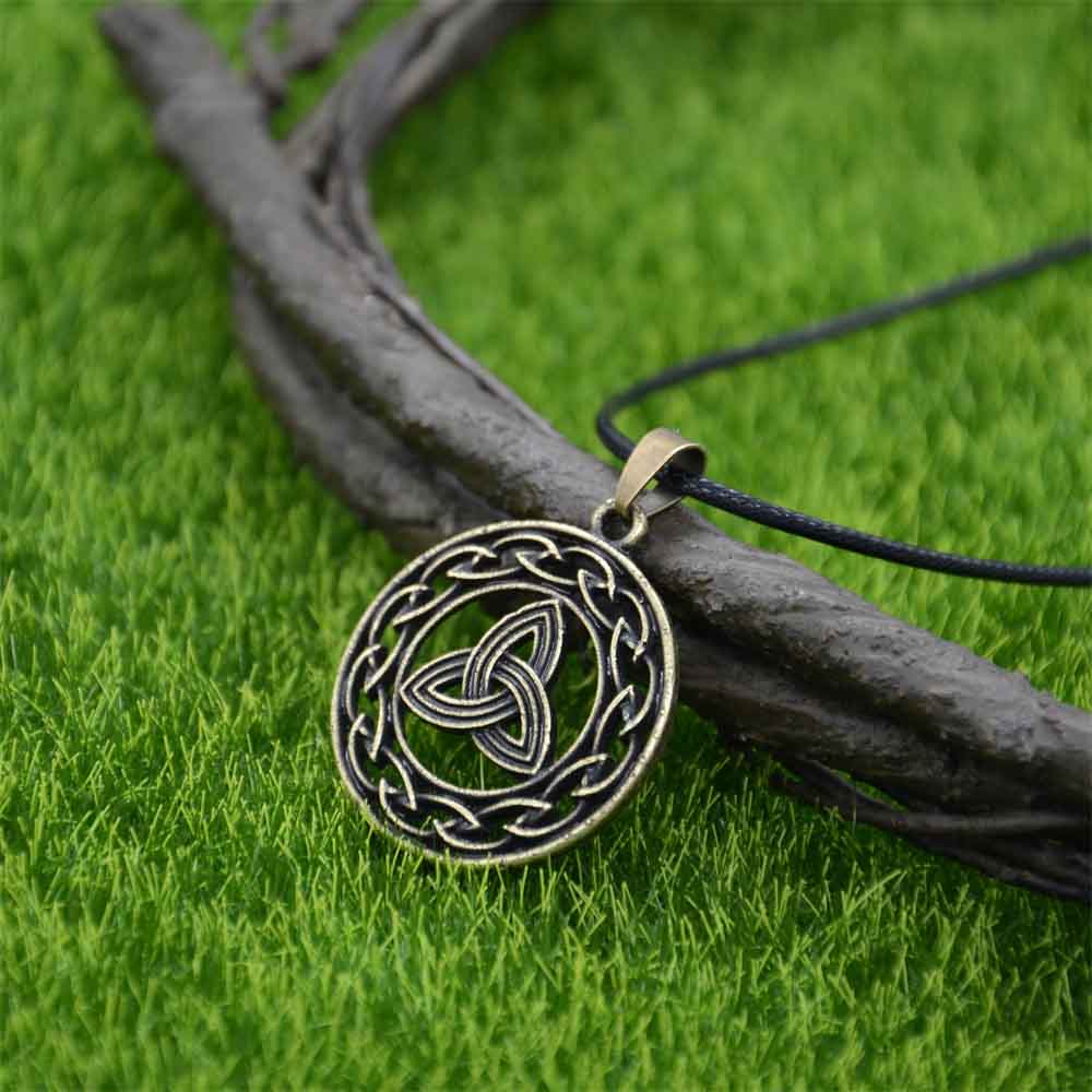 Nostalgia Irish Knots Trinity Symbol Knot Unique Triquetra Amulet Sacred Geometry Ethnic Necklace