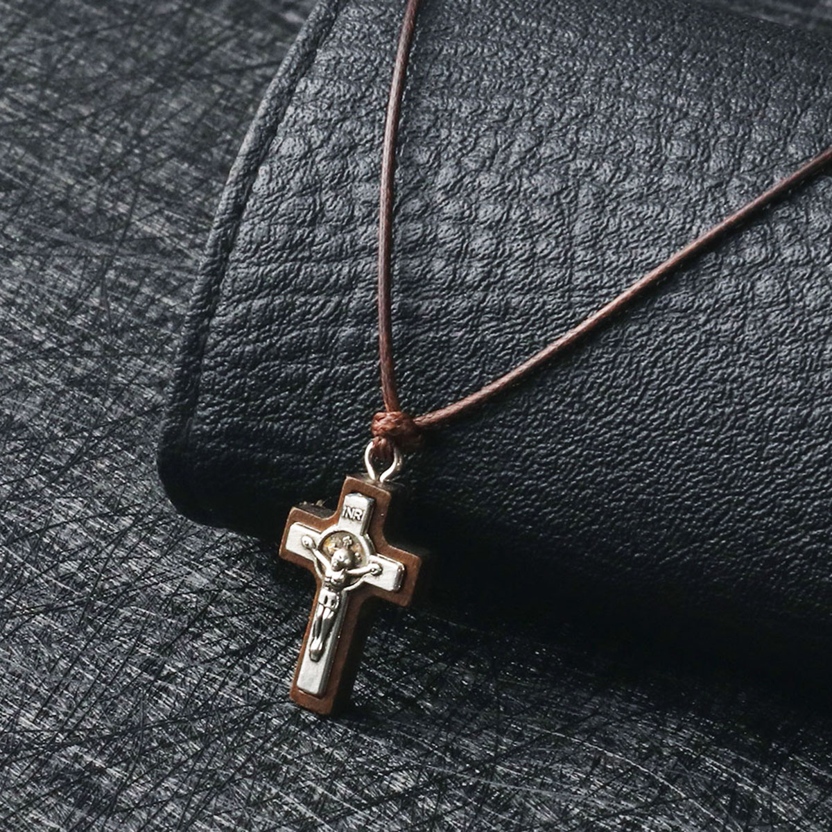 Catholic INRI Crucifix Necklace for Men Religious Small Wood Cross Necklace Pendant Jewelry Adjustable Rope Chains NC219