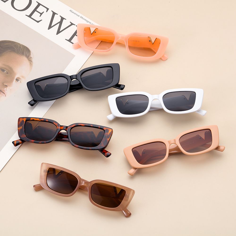 Luxury with Metal Hinges Small Retro Sunglasses for Women Jelly Sunglasses Cat Eye Frame V Sun Glasses