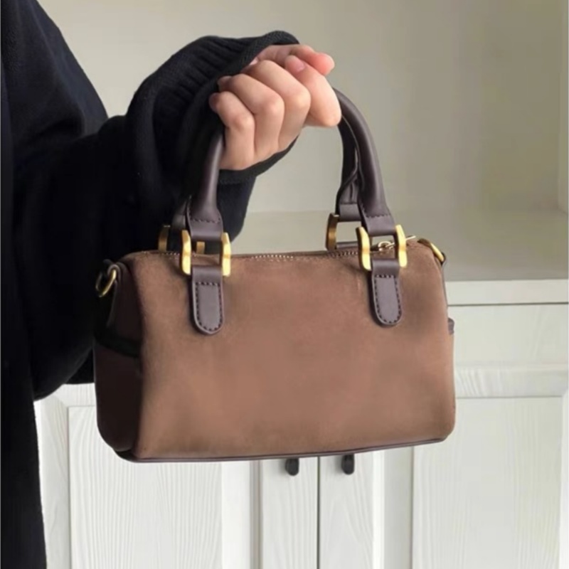 Niche Design Trend Korean Edition Autumn/Winter Bag New Retro Plush Versatile One Shoulder Crossbody Pillow Bag Boston Handheld Women's Bag