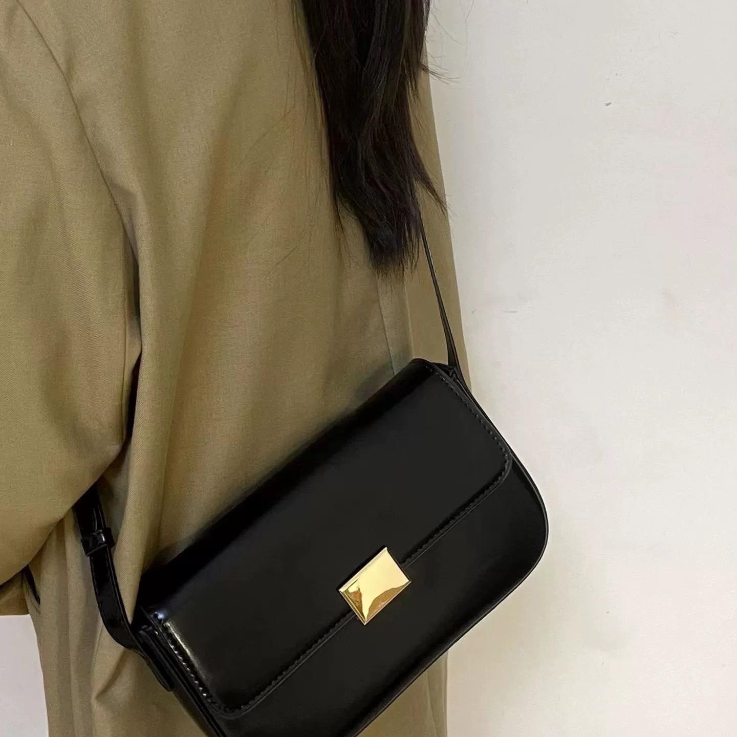 Crowd design trend summer new high-end texture black small square bag retro and simple underarm stick bag fashionable crossbody bag