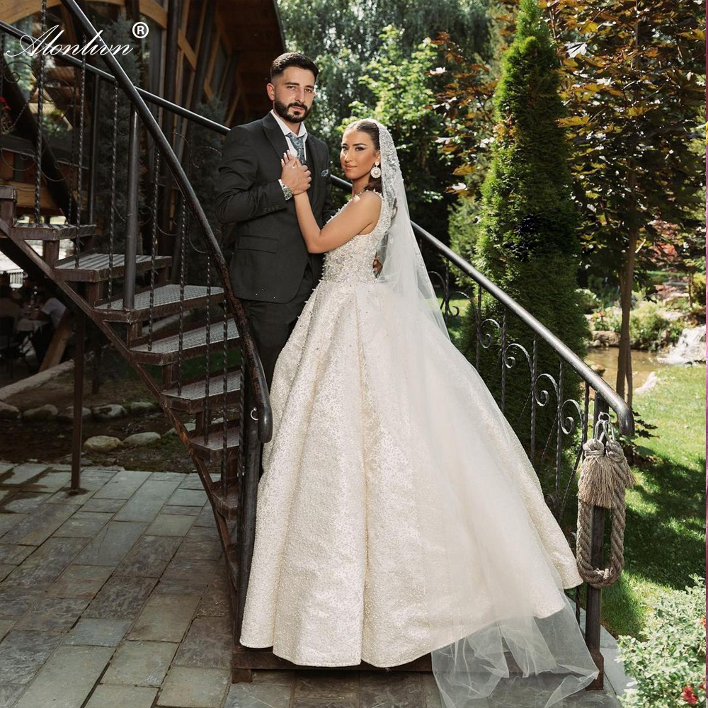 Elegant V-Neck Ball Gown Wedding Dress Sleeveless Beading Pearls Crystals Appliques Lace Bridal Gowns 2024