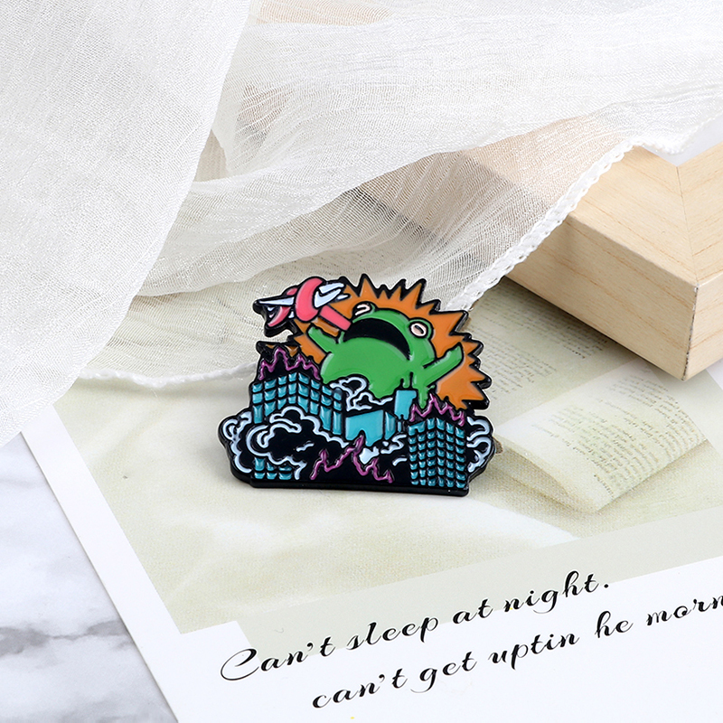 Horror Frog Brooch Novelty Creative Animals Enamel Pins Destroy City Denim Backpack Badge Art Lapel Pin Jewelry Gift for Friends