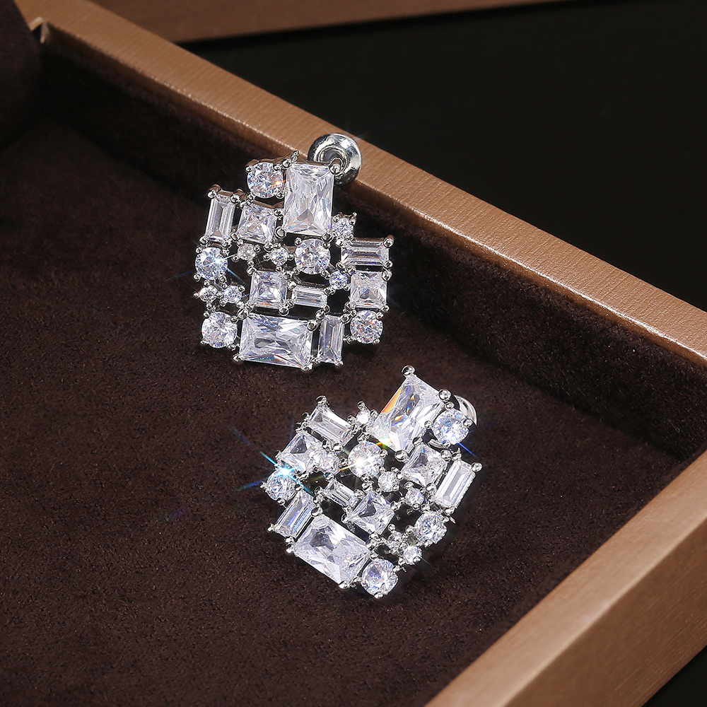 Huitan Silver Color Heart Stud Earrings for Women Brilliant Cubic Zirconia Bridal Wedding Engagement Trendy Jewelry Dropshipping
