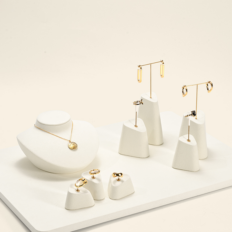 Ciyye New Triangle Beige Jewelry Display Props for High End Ring Necklace Counter Window Display Portrait Jewelry Display Stand