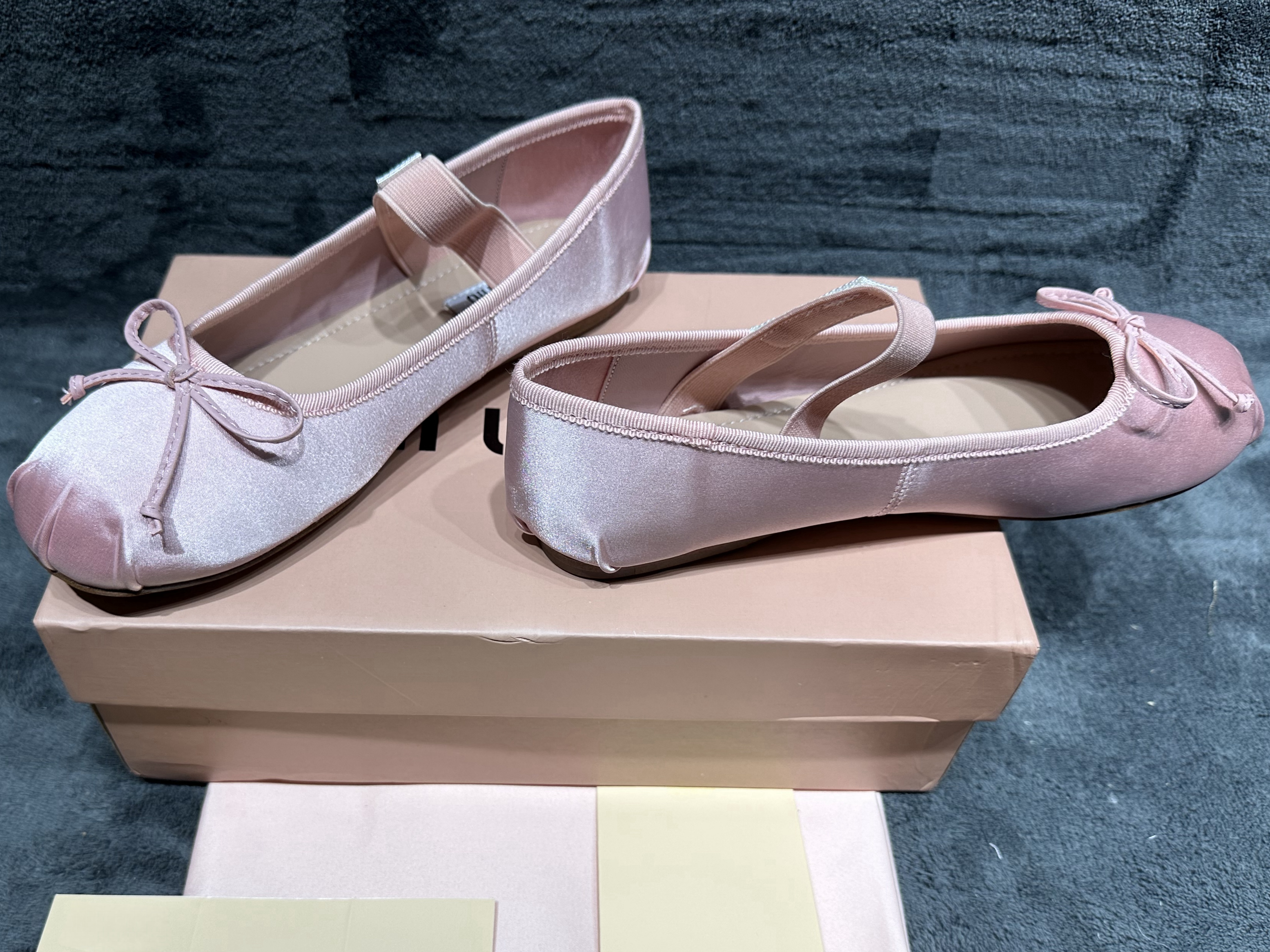 Designer Woman miumiuu shoe Women casual full sole Ballet shoes Satin ballerinas flat shoe sneaker dhgate Fashion week parties high-end parties shoes size 35-40