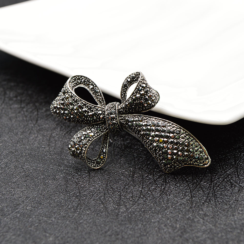 CINDY XIANG Cute Vintage Rhinestone Bow Brooches for Women Big Elegant Bowknot Pin Winter Style High Quality Broches Gift