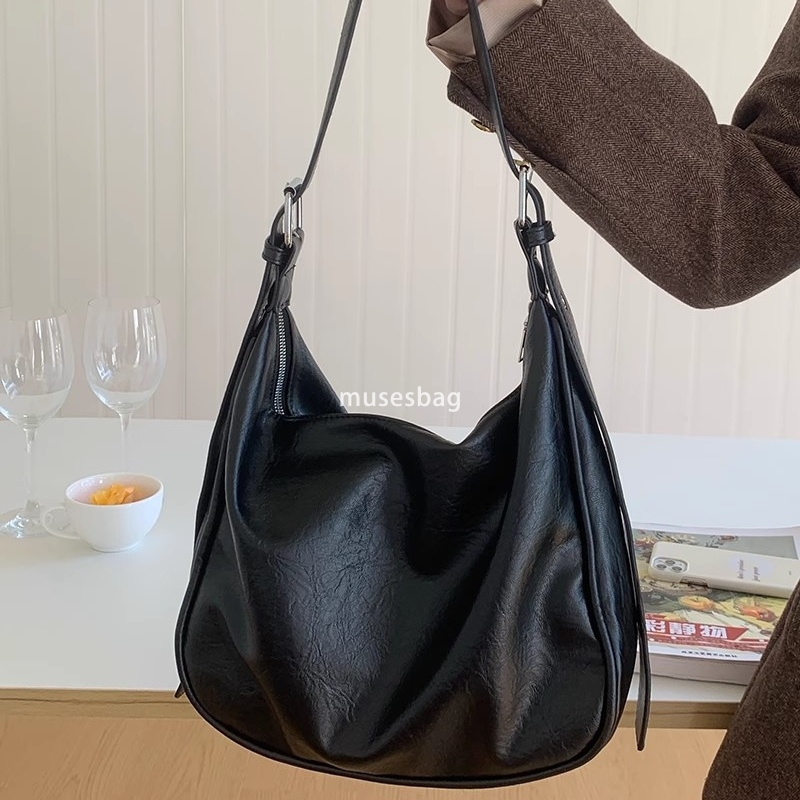 High end, large capacity, niche design bag for women's new spring and autumn retro fashion shoulder bag niche versatile tote bag