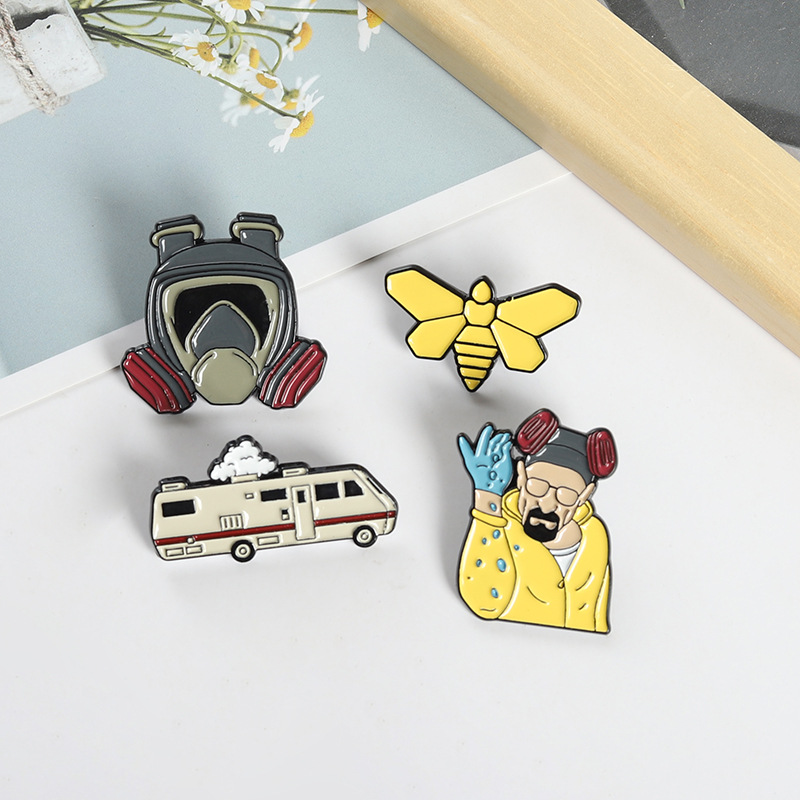 Exquisite Cartoon Bee Brooches Lapel Enamel Pin Creative Breaking Bad Alloy Backpack Clothes Badges Fashion Jewelry Wholesale