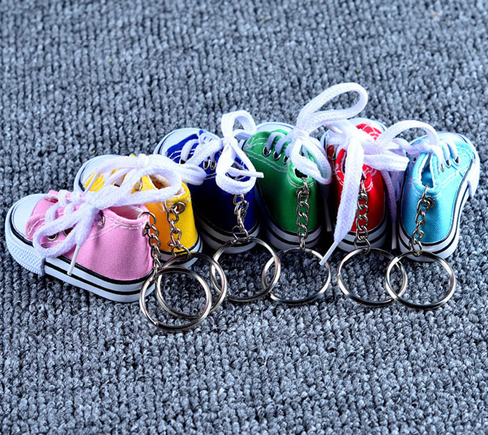 24pcs/Lot 3D Novelty Canvas Sneaker Tennis Shoe Keychain Key Chain Party Jewelry Keyring for Men And Women