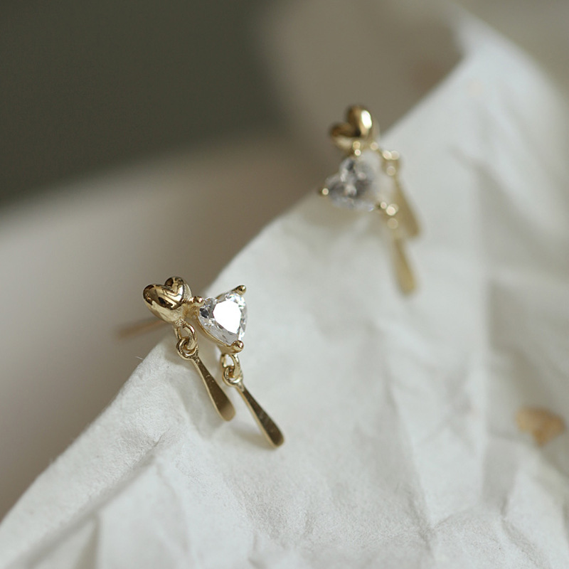 925 Sterling Silver French Simple Heart Crystal Earrings Women Light Luxury Temperament Wedding Jewelry Gift
