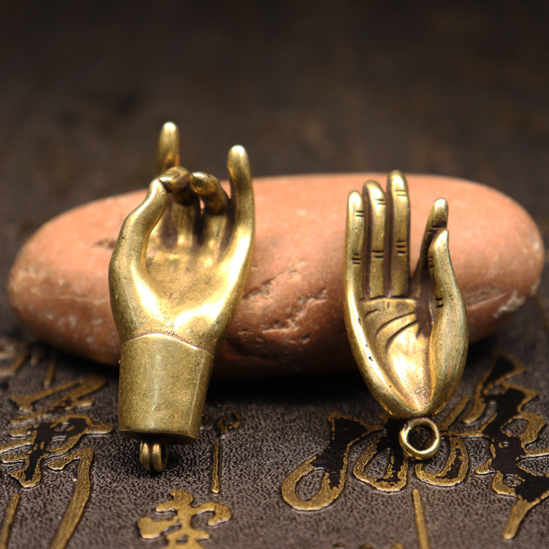 Retro Antique Copper Buddha Hand Lucky Pendants Jewelry Men Car Keychain Necklace Pendant Feng Shui Decorations Ornaments Crafts