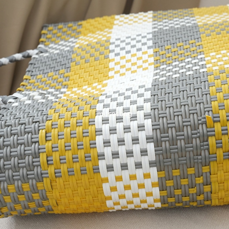 Designer Women's High Quality Retro Practical Plastic Stripes Large Capacity Plaid Handbag Handheld Basket Vegetable Basket Bag Beach Bag Large S