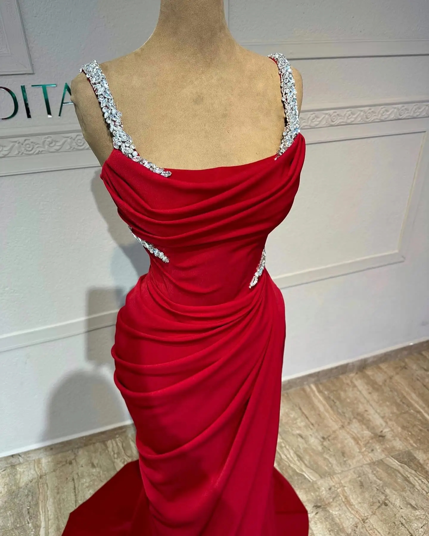 Simple Evening Dresses For Women Spaghetti Strap Sleeveless Gown Crystal Ruffles Sweep Train Dress Party Prom Custom Made