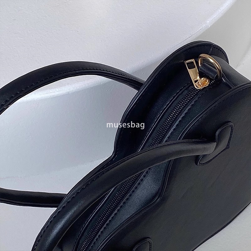 A niche design for street trendy girls a niche love bag a new fashionable and minimalist handbag for women a retro black one shoulder diagonal cross b