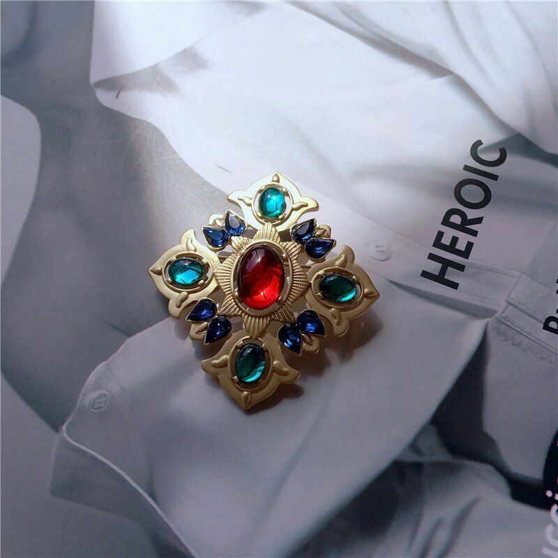 Luxury Baroque Brooches Vintage Palace Party Clothing Accessories Exquisite Rhinestones Pearl Enamel Pin Temperament Coat Pins