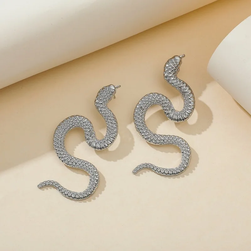 Minar Hyperbole Twisted Snake Earrings for Women Personality Golden Metal Animal Long Dangle Earrings Women Party Jewelry Gift