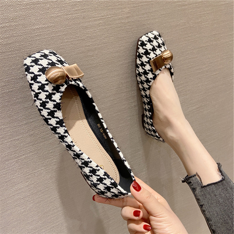 Summer Flat Bottom Shallow Mouth Flats Women's Soft Sole Versatile Check Single Shoes Apricot Square Head 31 32 45 46 Lady Shoe