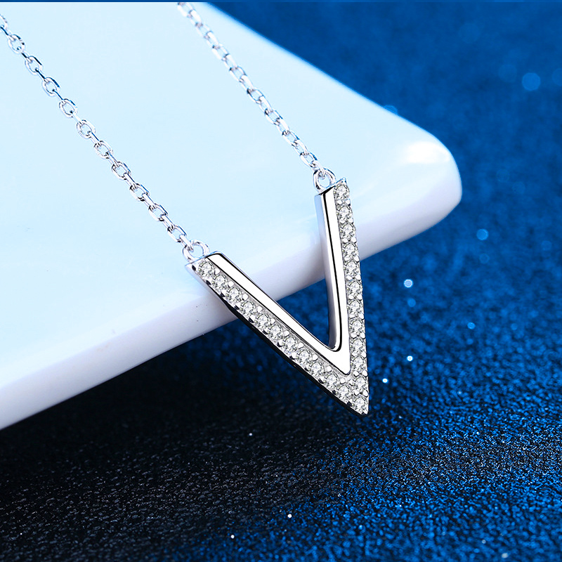Created Diamond V Letter Pendant Necklace For Women Men Sterling Silver Moissanite Necklace Birthday Anniversary Gift Jewelry