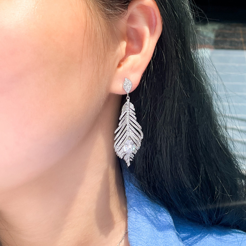 CWWZircons 2023 Trend Designer Cubic Zirconia Long Dangle Feather Earrings for Women Engagement Party Wedding Jewelry Gift CZ977