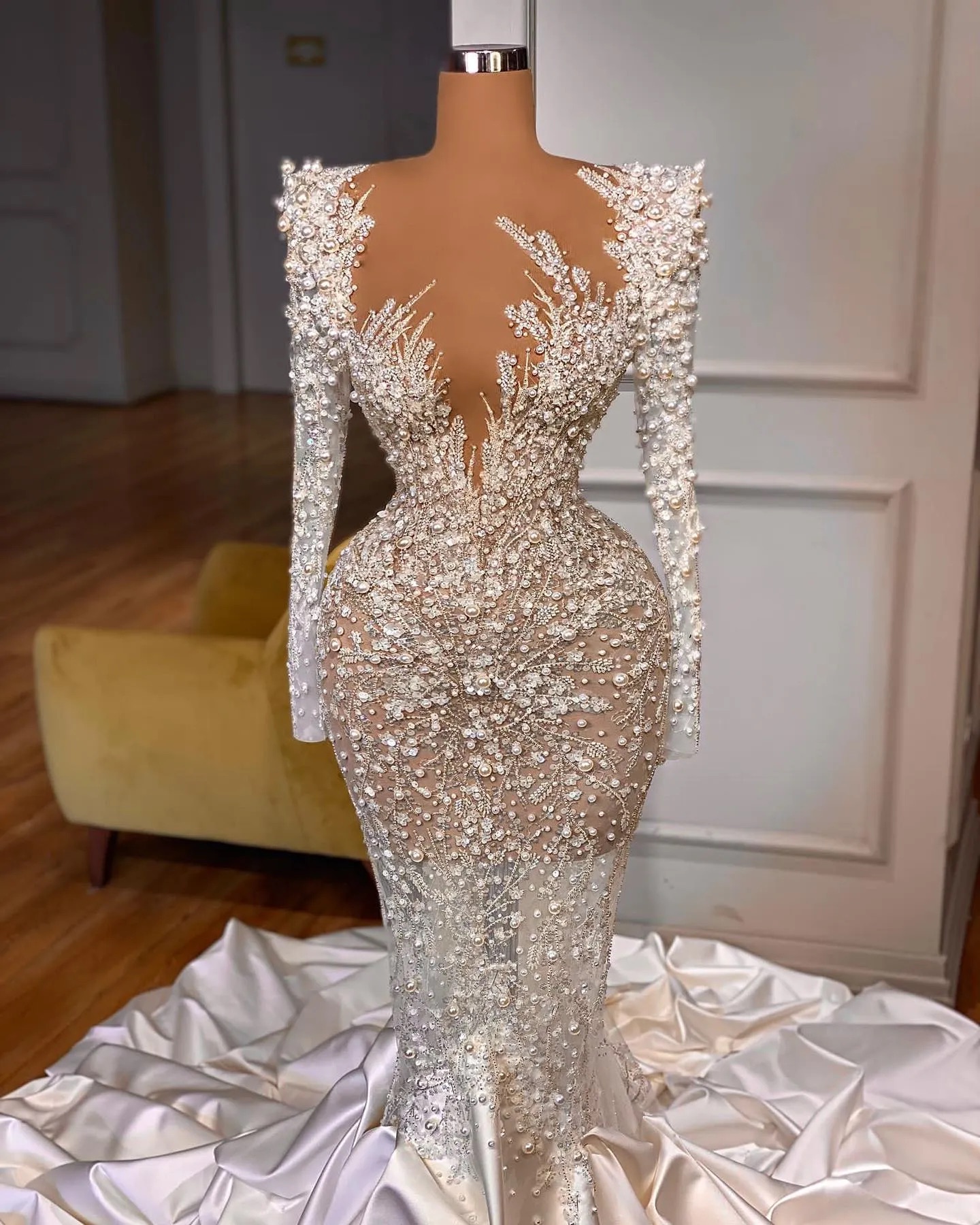 Exquisite Mermaid Wedding Dresses Pearls Long Sleeves Sheer V Neck Bridal Gowns Sequins Beaded Sexy Folds Train Or Length Abiti Da Sposa Robe De Maria