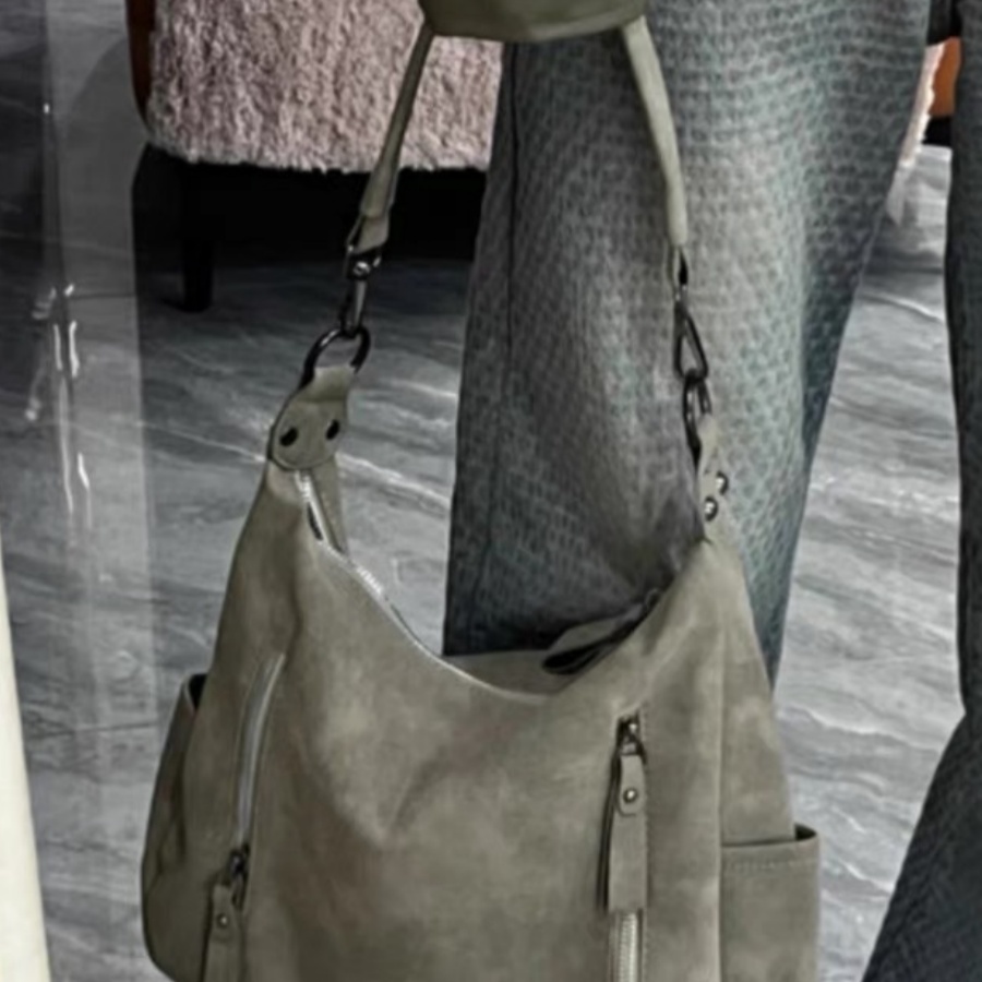 A niche design for autumn and winter new high-capacity bags for women's versatile retro frosted crossbody bags with a textured one shoulder commu