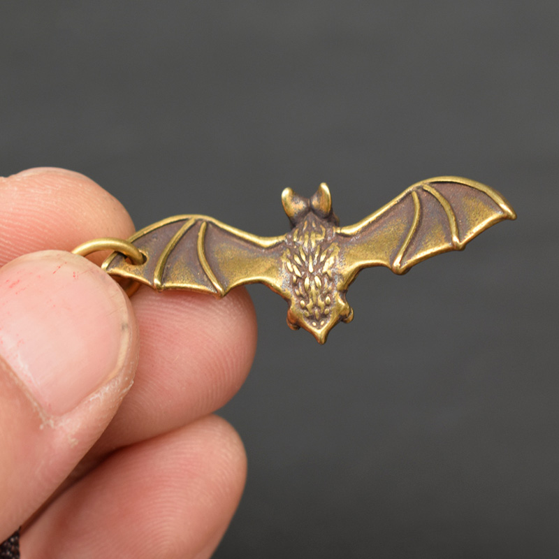 Brass Mini Flying Bat Figurines Keychains Pendants Car Key Ring Bag DIY Lanyard Hangings Jewelry Accessories Retro Animal Charms
