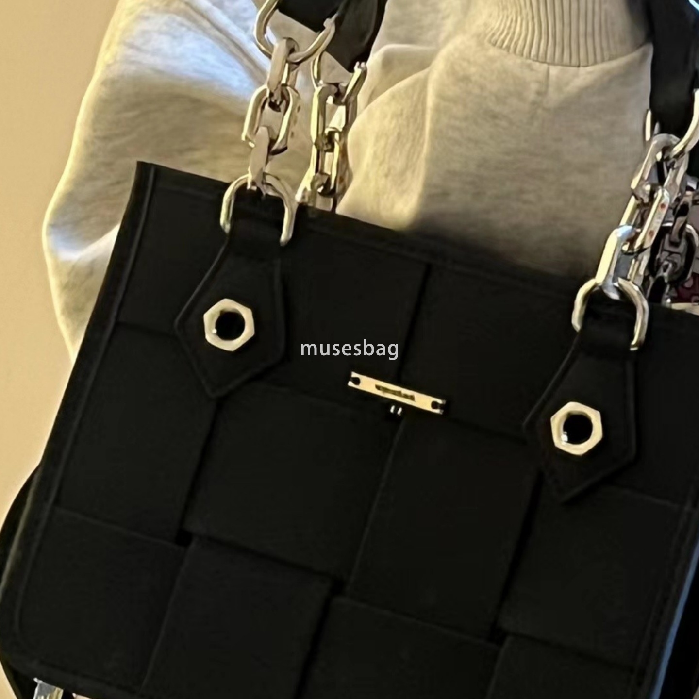 High quality tote bag for women's new niche woven black commuting handbag with a sense of luxury fashion and versatility crossbody bag