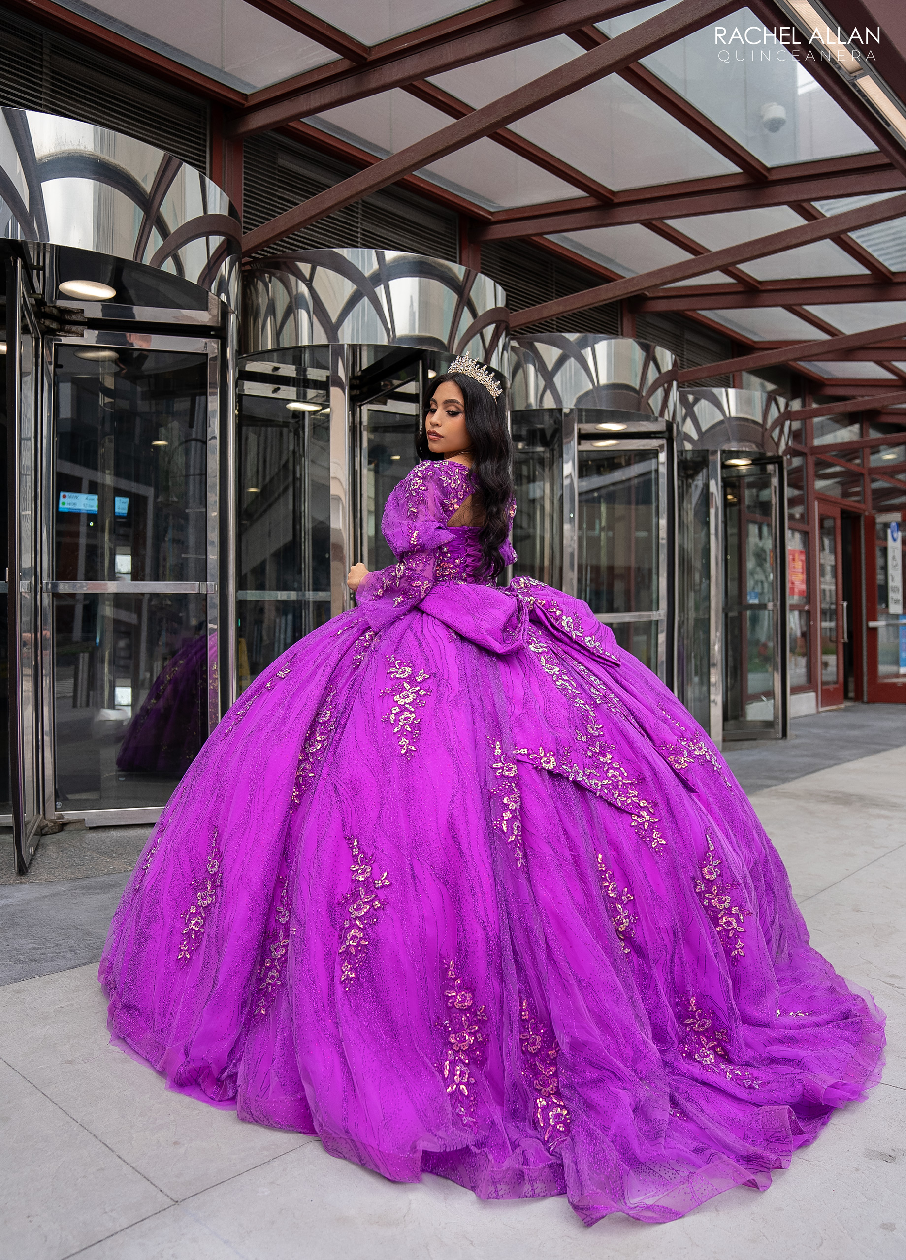 Purple Sequined Ball Gown Quinceanera Dresses With Long Sleeves Lace Appliqued Prom Gowns Plunging Necke Sixteen Sweet 15 Masquerade Dress