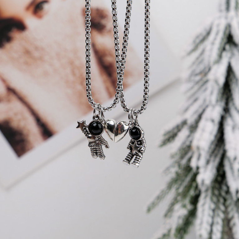 1 Pair Astronaut Magnetic Heart Pendant Couple Necklaces For Women Men Lovers Best Friend Pendant Necklace Jewelry Gift