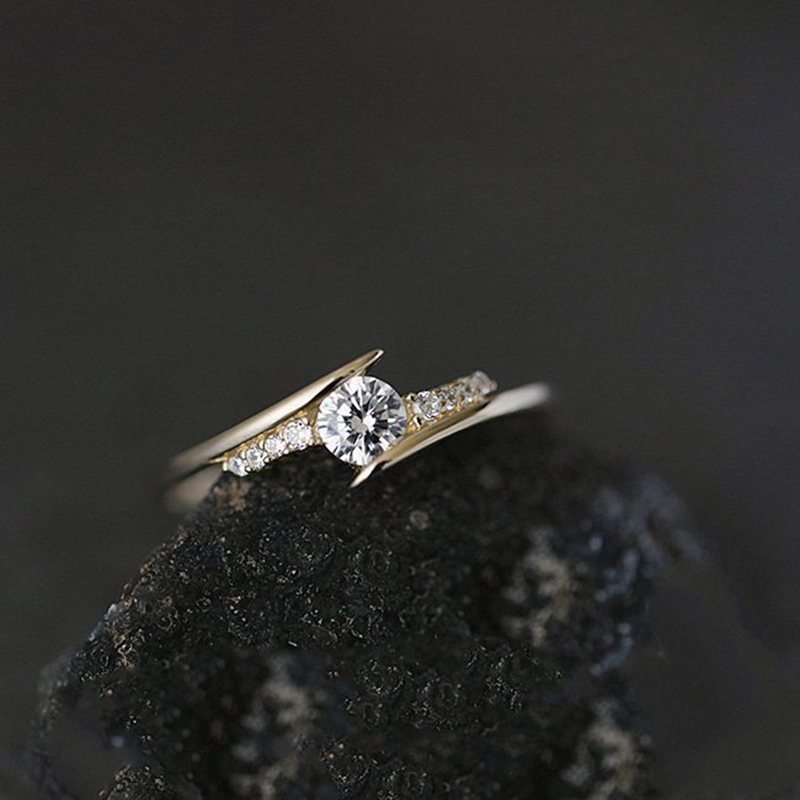 Huitan Modern Design Wedding Ring for Women Inlay AAA Cubic Zirconia Stone Luxury Gold Color Engagement Rings Hot Trendy Jewelry