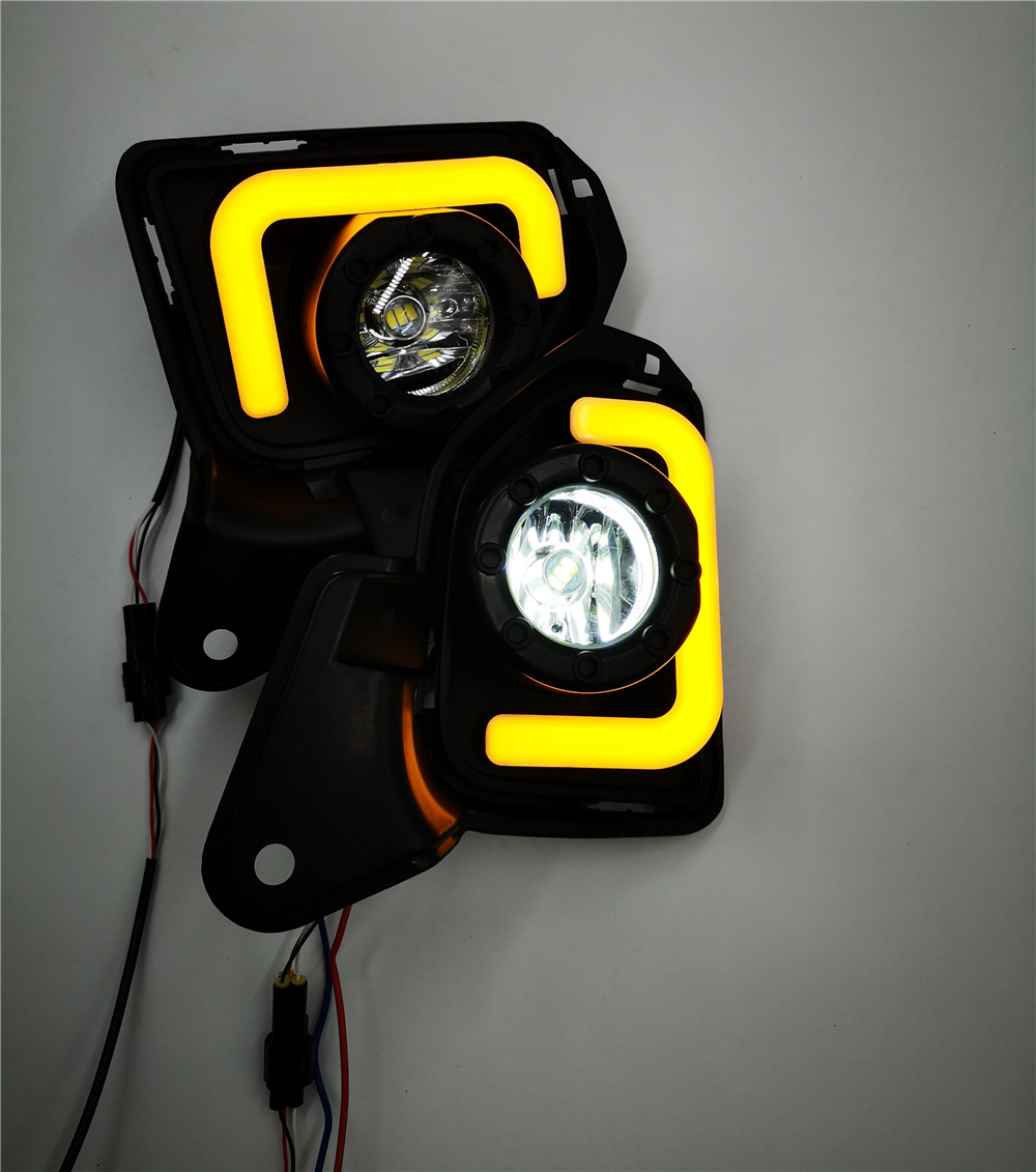 Car LED DRL For Toyota Hiace 2014 2015 2016 2017 2018 Daytime Running Light with Yellow Turn Signal Waterproof Fog Lamp cover