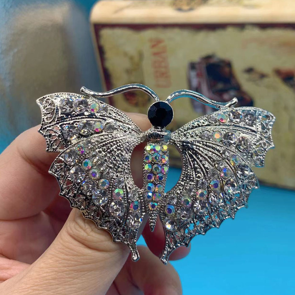 Zlxgirl Vintage Butterfly Brooch Women Party Gifts Colares Rhinestone Brooches Bouquet Green insect Hijab Accessories Scarf Pins