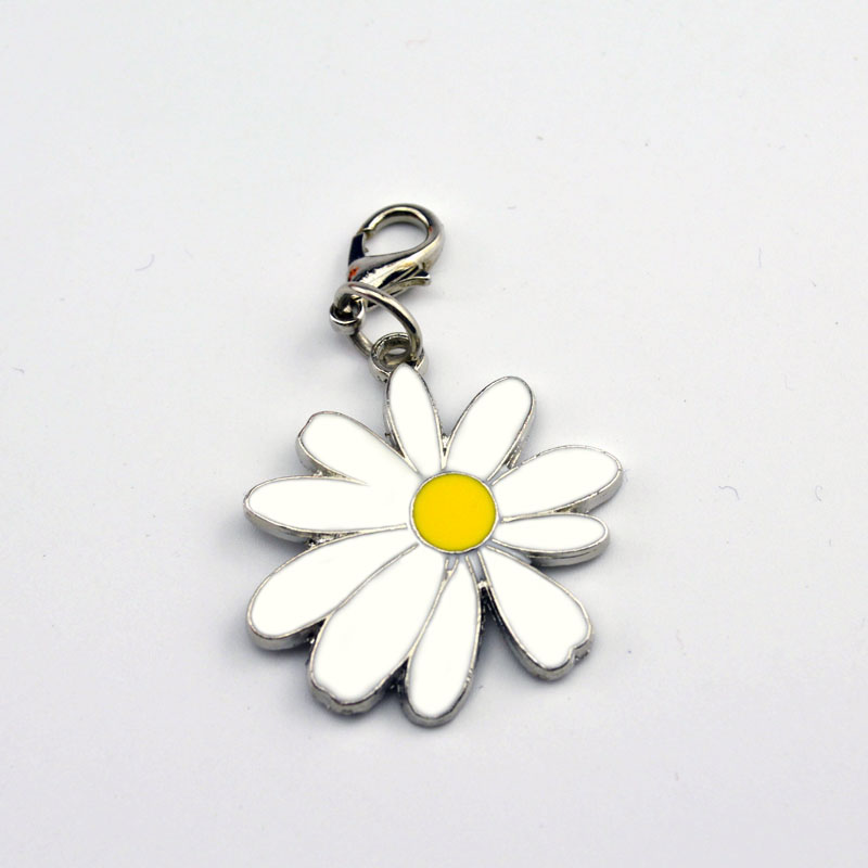 Keychain Cute Keychain Keys Little Daisy DIY Metal Keyring cut Jewelry Bag Zinc Alloy Car Key Ring bag charm Boyfriend Gift