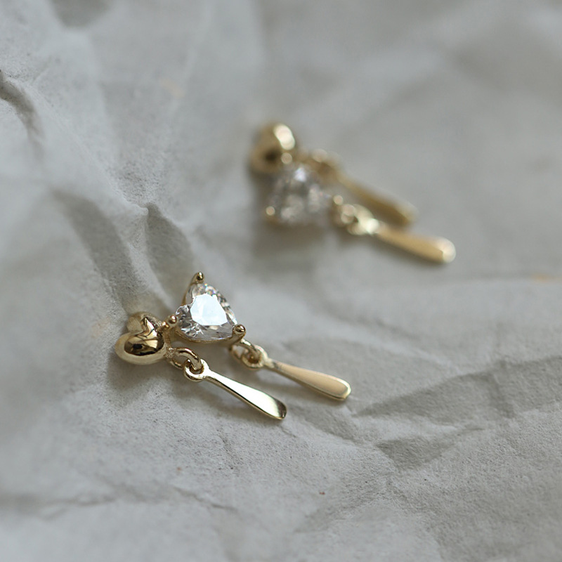 925 Sterling Silver French Simple Heart Crystal Earrings Women Light Luxury Temperament Wedding Jewelry Gift