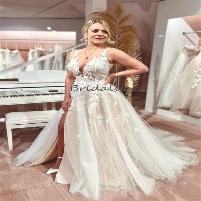 Plus Size Light Champagne Wedding Dresses With Slit Elegant V Neck Appliques Lace Tulle Country Bridal Gowns Custom Bride Dress Tulle Lace Robe De Mar