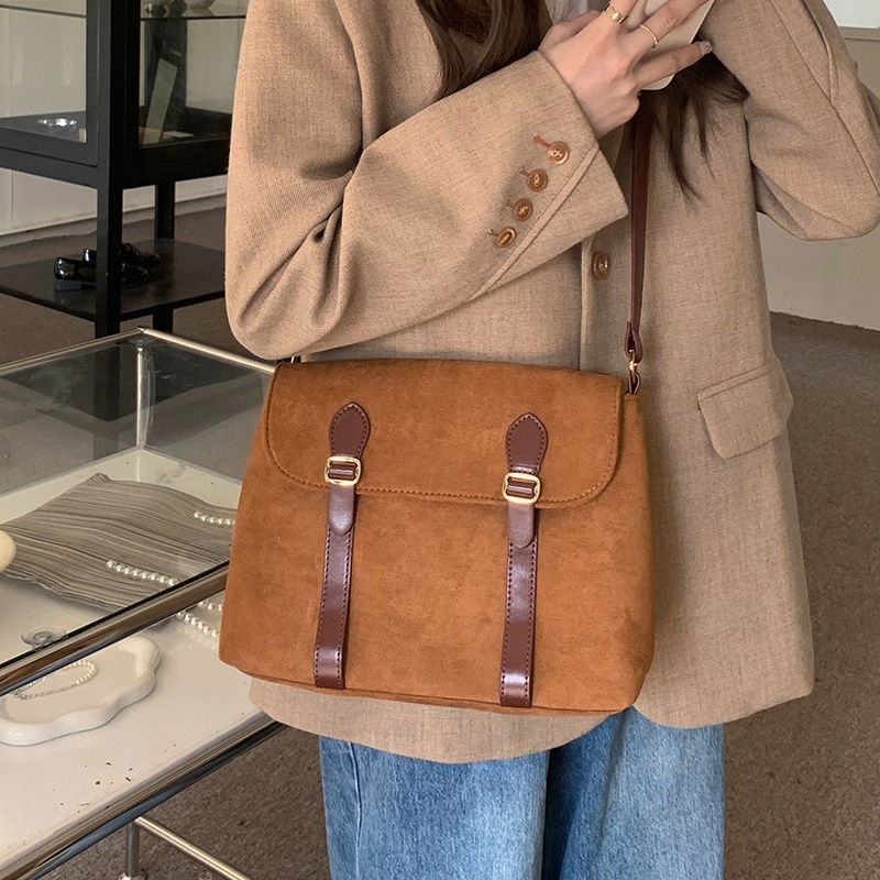 Women bag with Korean niche design frosted retro single shoulder diagonal cross messenger bag autumn and winter large capacity underarm bag