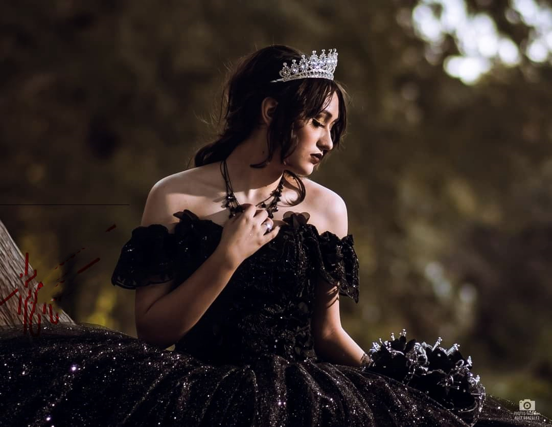 Vintage Black Quinceanera Dresses Off The Shoulder Sparkly Sequins Tulle Ball Gown Prom Party Sweet 15 Dress Sweetheart Corset Plus Size Vestido De No