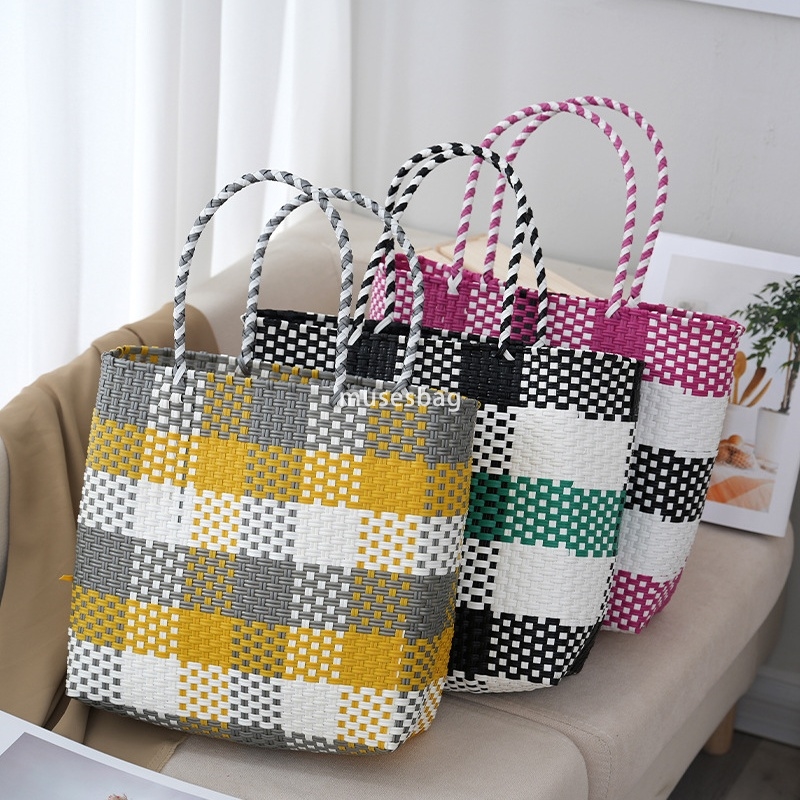 Designer Women's High Quality Retro Practical Plastic Stripes Large Capacity Plaid Handbag Handheld Basket Vegetable Basket Bag Beach Bag Large S
