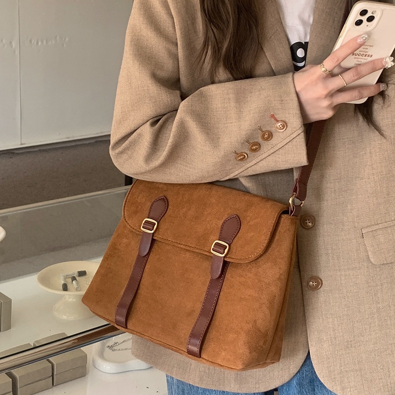 Women bag with Korean niche design frosted retro single shoulder diagonal cross messenger bag autumn and winter large capacity underarm bag