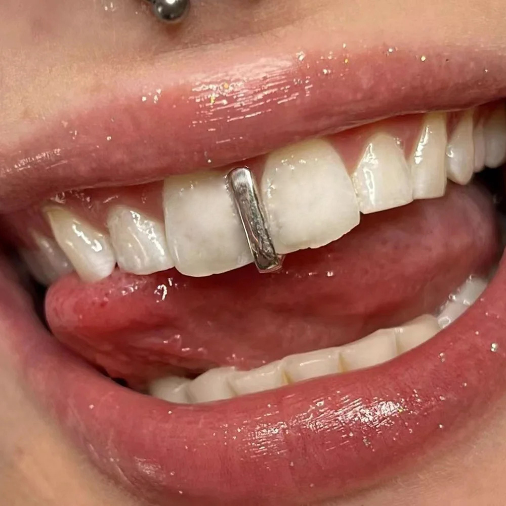 RACHELZ Hip Hop Single Glossy Long Stick Teeth Grillz Simple 14K Gold Plated Vertical Bar Tooth Caps Decor For Women Men Jewelry