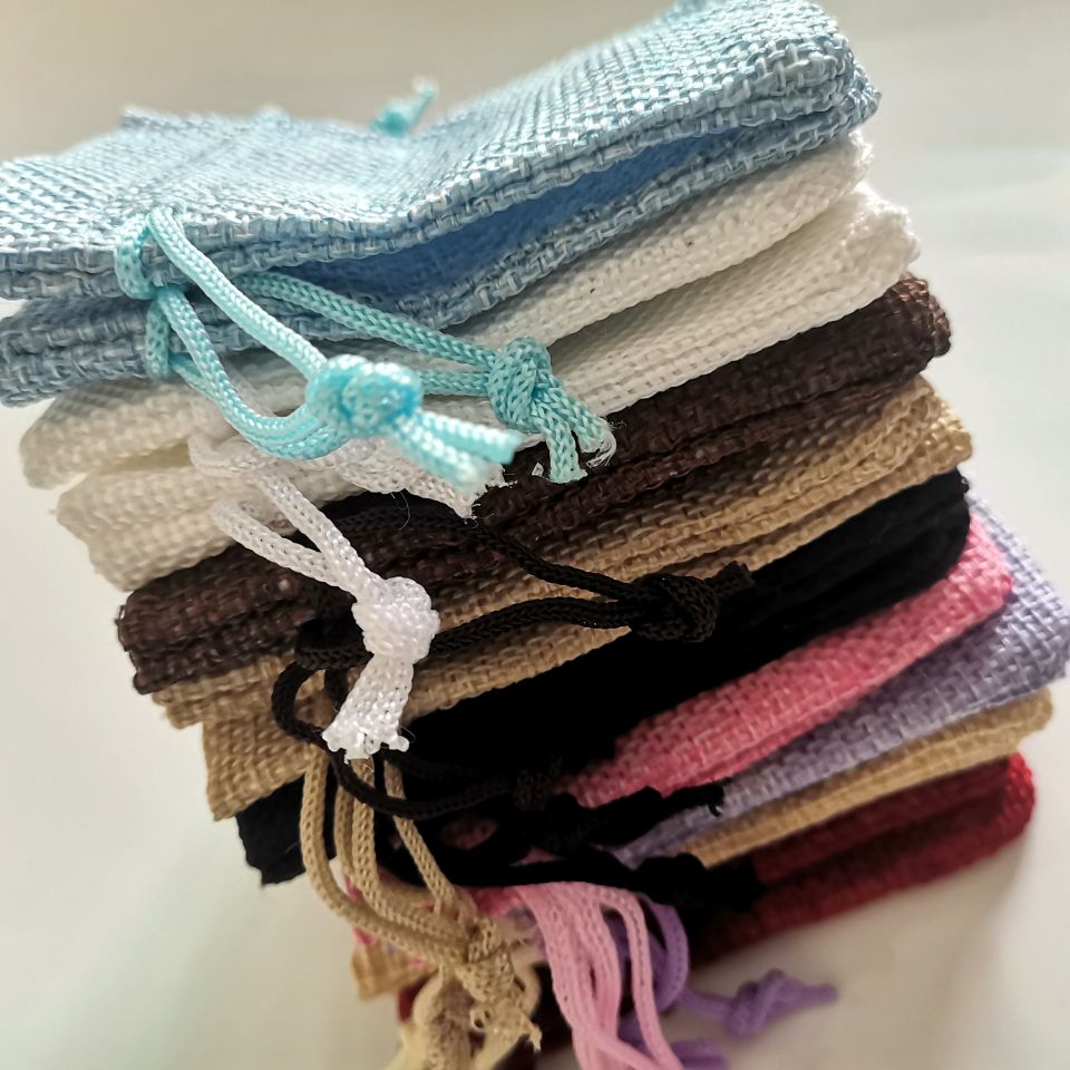 100pcs Vintage Natural Burlap Gift Bag Linen Jute Drawstring Bag Jewelry Packing Pouches Sachet Christmas Party Gift Bags