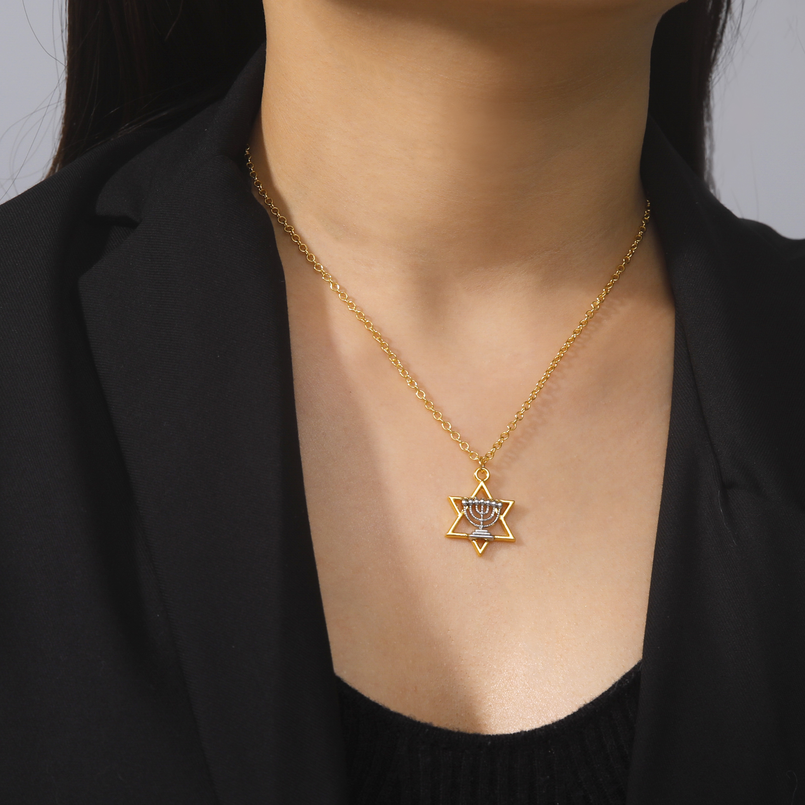 Dawapara Star of David Round Necklace Religious Jewish Pendant Judaica Medallion Necklace Hexagram Star Protection Amulet