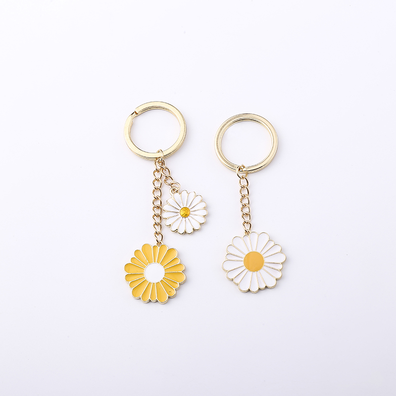 Keychain Cute Keychain Keys Little Daisy DIY Metal Keyring cut Jewelry Bag Zinc Alloy Car Key Ring bag charm Boyfriend Gift
