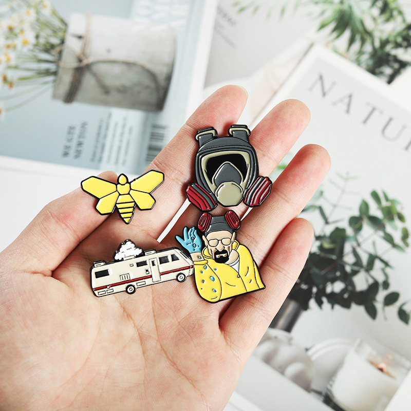 Exquisite Cartoon Bee Brooches Lapel Enamel Pin Creative Breaking Bad Alloy Backpack Clothes Badges Fashion Jewelry Wholesale