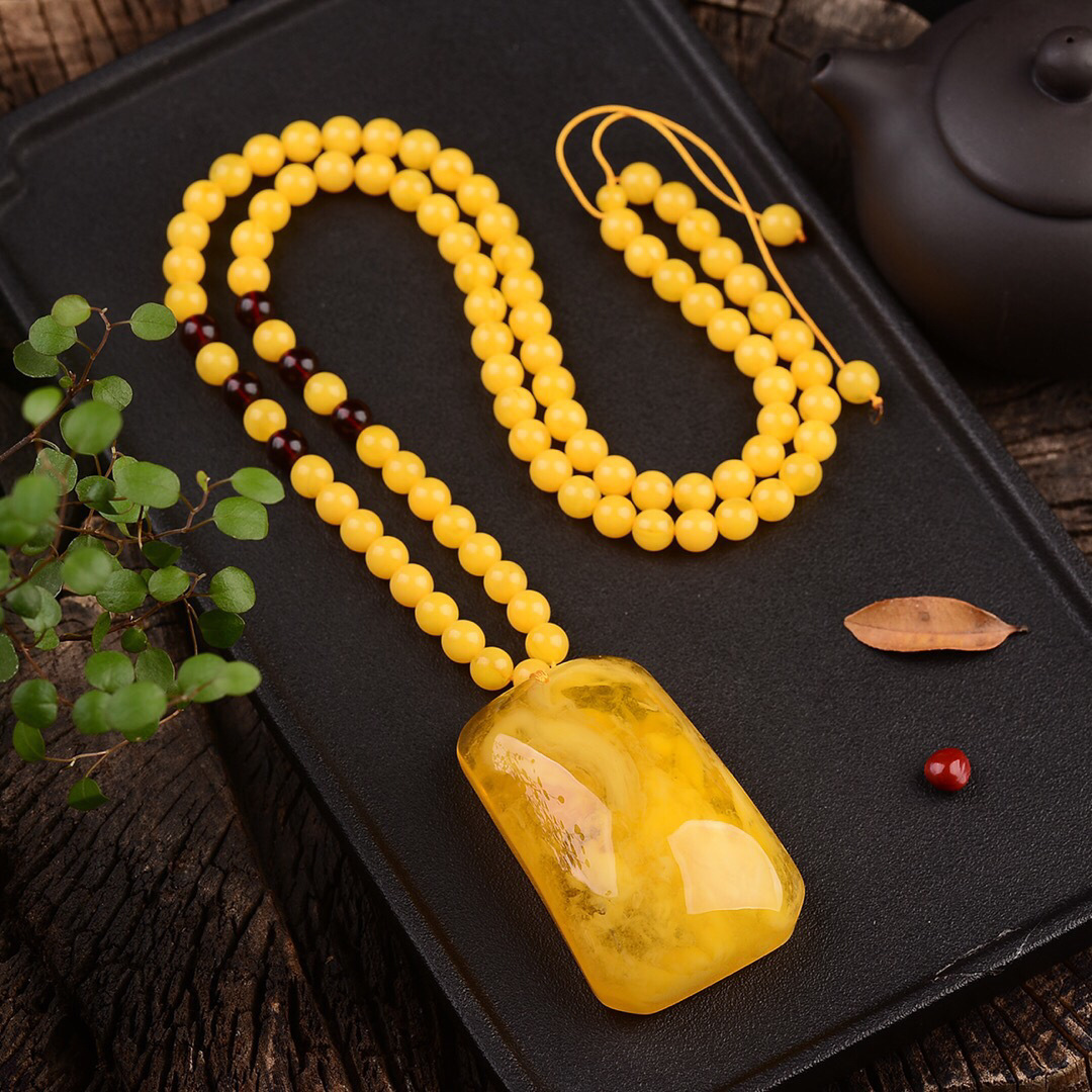 Natural Amber Beeswax Pendant Baltic Gold Twisted Honey Beeswax Safe Card Pendant Men's and Women's Buddha Bead Necklace