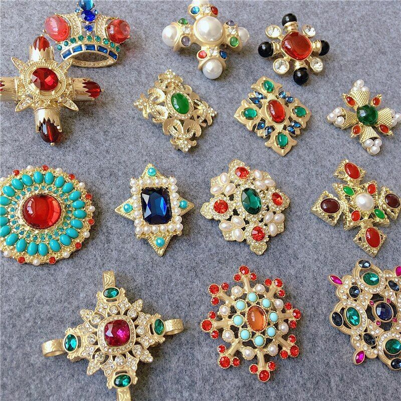 Luxury Baroque Brooches Vintage Palace Party Clothing Accessories Exquisite Rhinestones Pearl Enamel Pin Temperament Coat Pins