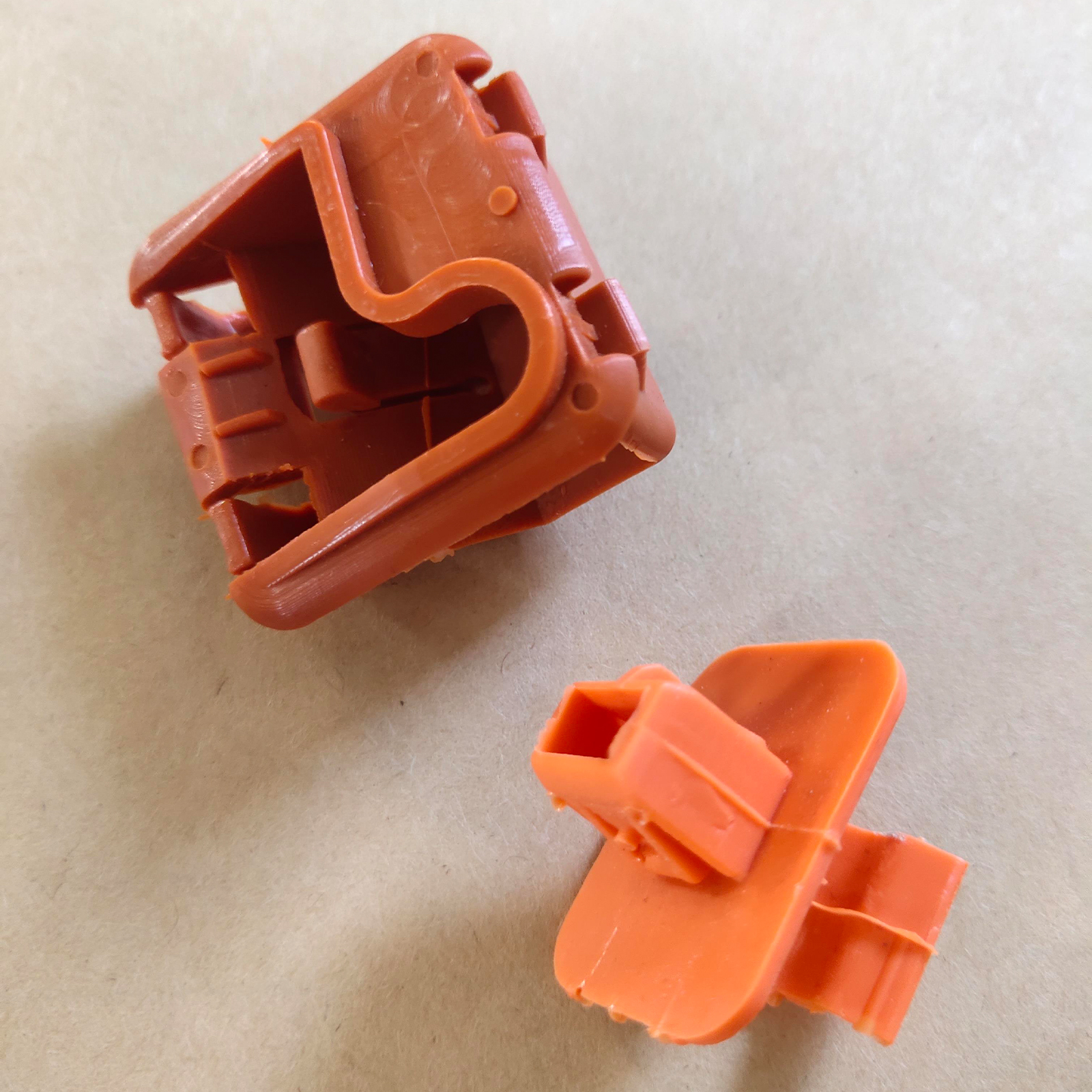 1U0823570A 1set/pack Plastic Car Roomster Hood Bonnet Rod Stay Bracket Buckle Clip For Skoda Fabia Octavia MK2 2004-2012 2013